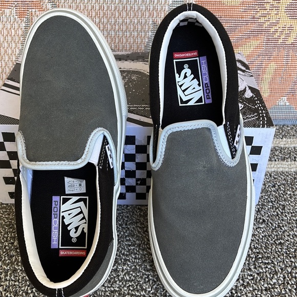 Vans Men’s Skate Slip-On
Reflective Black/Grey
VN0A5FCAN42
Sneakers - Picture 13 of 16